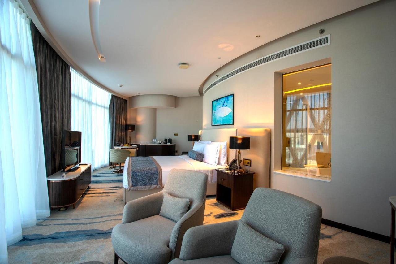 Century Marina Hotel - Lusail מראה חיצוני תמונה A suite at the hotel