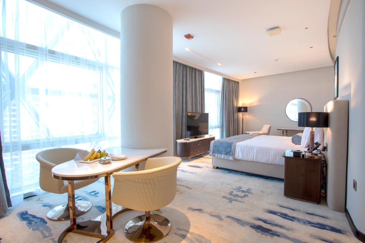 Century Marina Hotel - Lusail מראה חיצוני תמונה A suite at the hotel