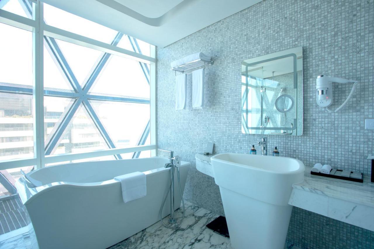 Century Marina Hotel - Lusail מראה חיצוני תמונה Bathroom