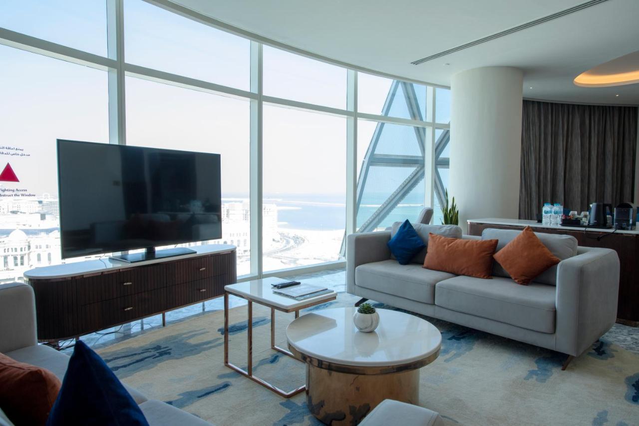 Century Marina Hotel - Lusail מראה חיצוני תמונה A living room in a suite at the hotel