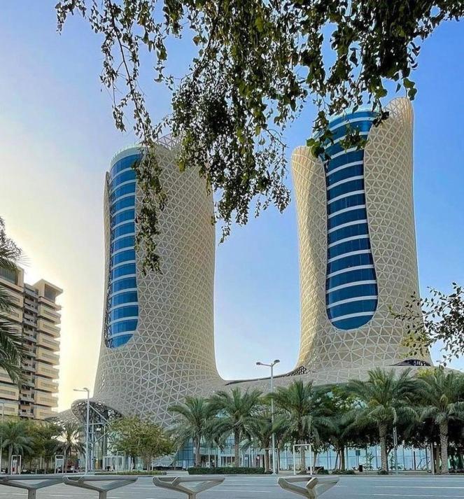Century Marina Hotel - Lusail מראה חיצוני תמונה Al Hamra Towers