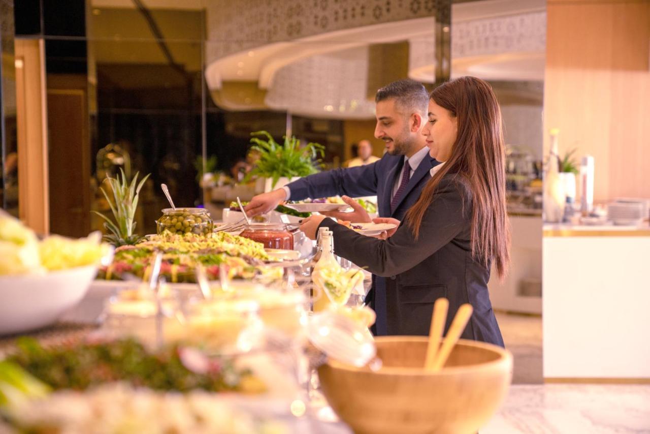 Century Marina Hotel - Lusail מראה חיצוני תמונה A buffet at a hotel